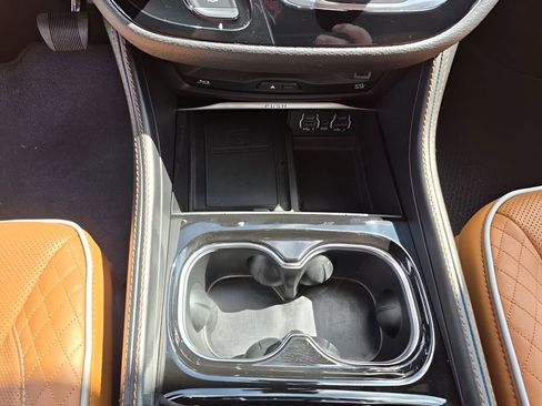 Used 2023 Chrysler Pacifica Pinnacle image 41