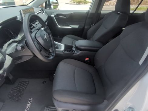 Used 2025 Toyota RAV4 XLE AWD/4WD image 11