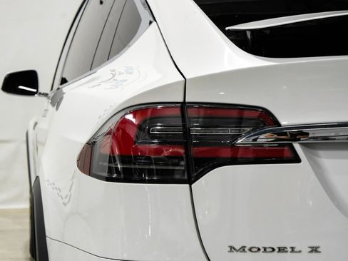 Used 2016 Tesla Model X P90D image 46