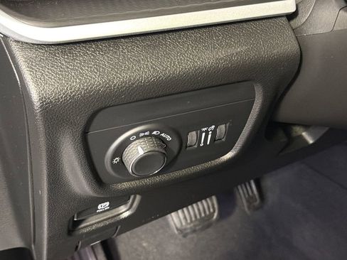 Used 2024 Jeep Grand Cherokee Altitude image 2