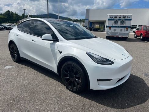 Used 2023 Tesla Model Y Long Range AWD/4WD image 7