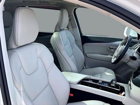Used 2024 Volvo XC90 B5 Core w/ Protection Package Premier image 7