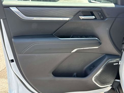 Used 2025 GMC Acadia Elevation FWD image 16