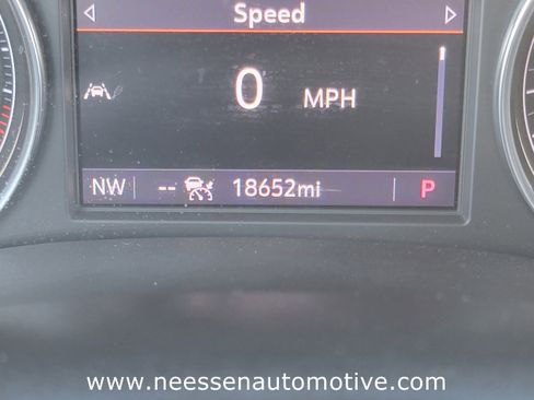 Used 2023 Buick Enclave Essence image 23