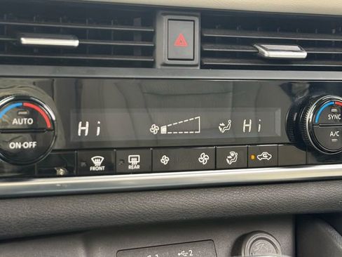 Used 2024 Nissan Rogue SV image 17