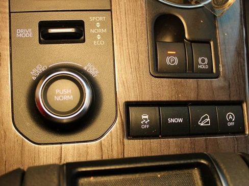 Used 2021 Toyota Highlander Limited image 29