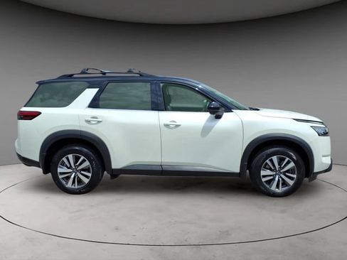 Certified 2023 Nissan Pathfinder SL AWD/4WD image 11