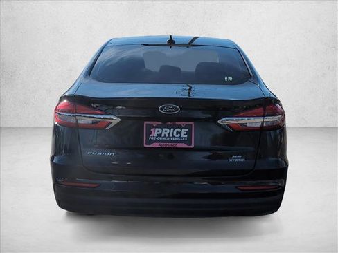 Used 2020 Ford Fusion SE image 6