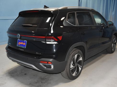 New 2025 Volkswagen Taos SE image 21