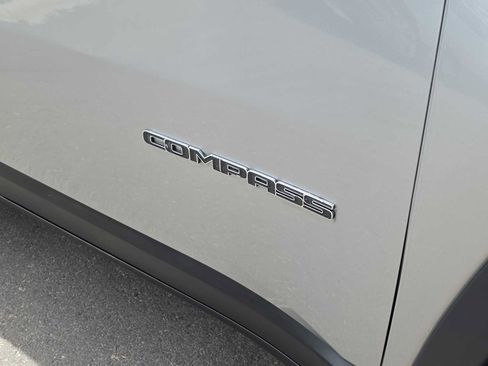 Used 2019 Jeep Compass Limited FWD image 11