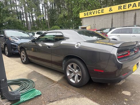 Used 2021 Dodge Challenger SXT RWD image 8