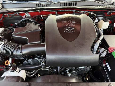 Used 2021 Toyota Tacoma SR5 RWD image 31