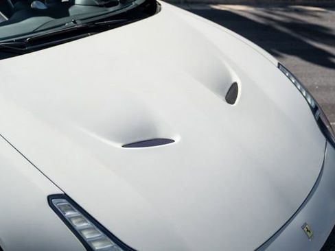 Used 2016 Ferrari California T image 8