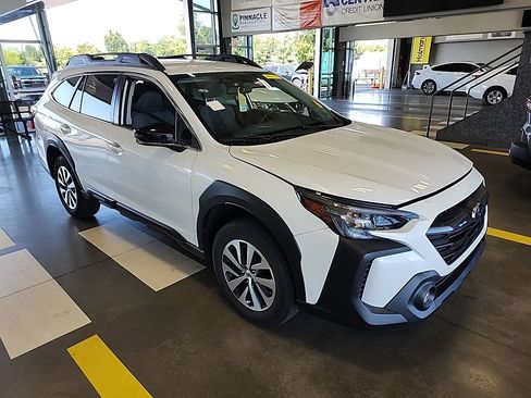 Used 2023 Subaru Outback Premium AWD/4WD image 6