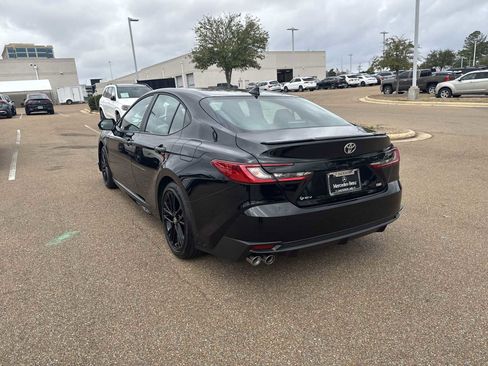 Used 2026 Toyota Camry SE image 4