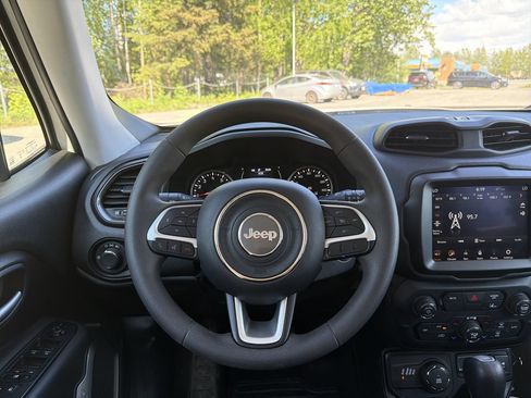 Used 2023 Jeep Renegade Latitude AWD/4WD image 14