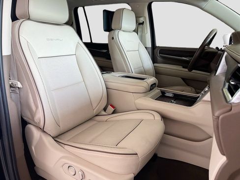 Used 2021 GMC Yukon XL Denali w/ Denali Premium Package AWD/4WD image 32
