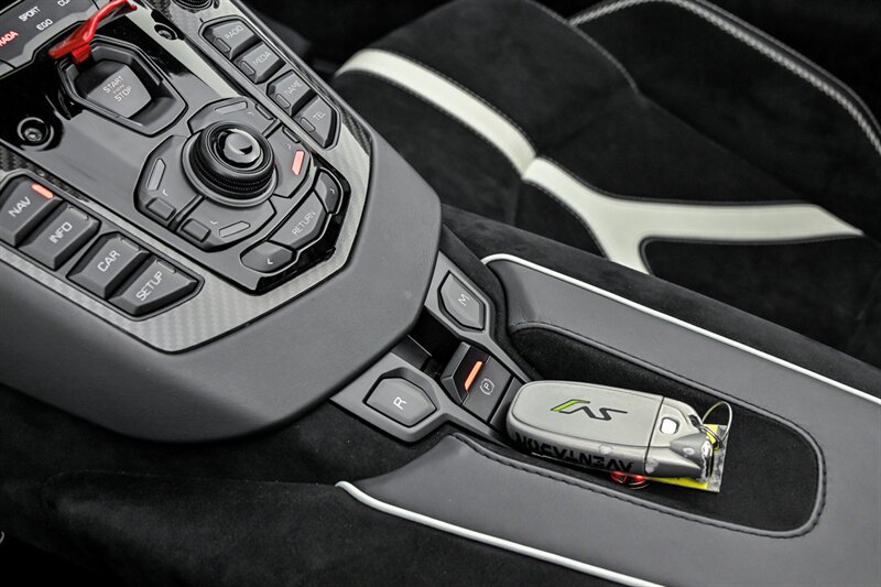 Used 2020 Lamborghini Aventador SVJ AWD/4WD image 58