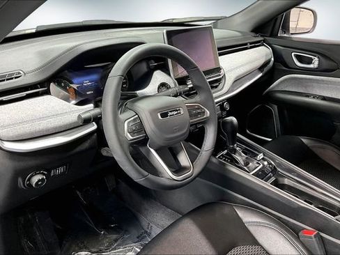 Used 2024 Jeep Compass Latitude image 17