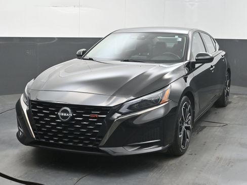 Certified 2025 Nissan Altima 2.5 SR FWD image 3