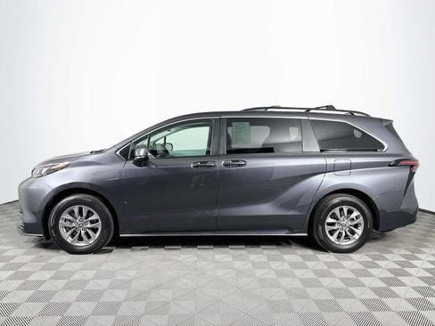 Used 2025 Toyota Sienna LE AWD/4WD image 8
