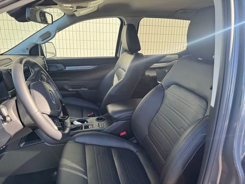 Used 2025 Ford Ranger Lariat w/ Black Appearance Package image 9