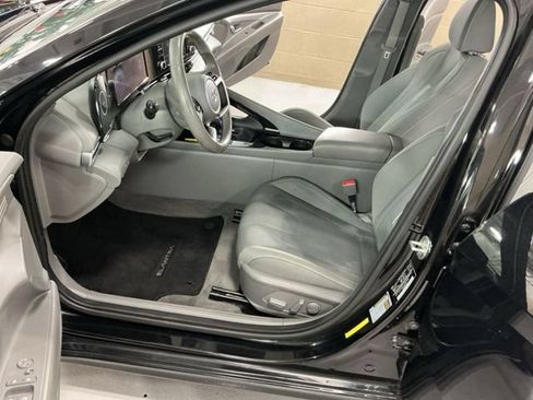 Used 2021 Hyundai Elantra SEL w/ Convenience + Premium Package FWD image 3