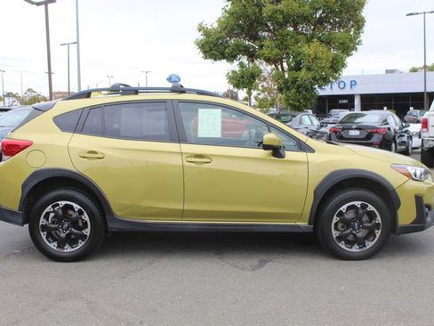 Used 2021 Subaru Crosstrek 2.0i Premium w/ Moonroof Package AWD/4WD image 6