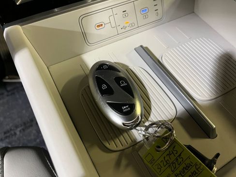 Used 2025 Hyundai Santa Fe SEL image 22