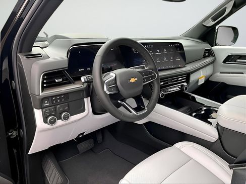 New 2026 Chevrolet Suburban Premier AWD/4WD image 5