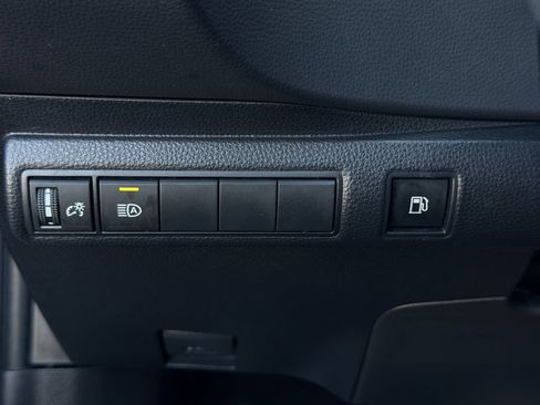Used 2025 Toyota Corolla LE FWD image 22
