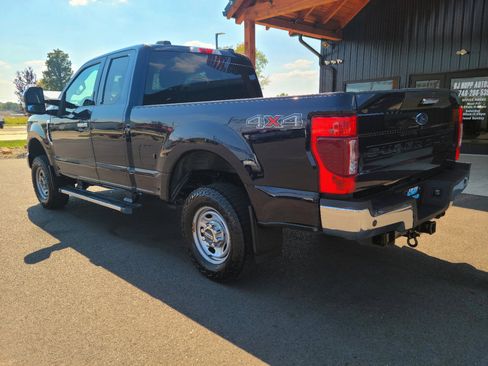 Used 2022 Ford F250 XLT w/ XLT Premium Package image 6