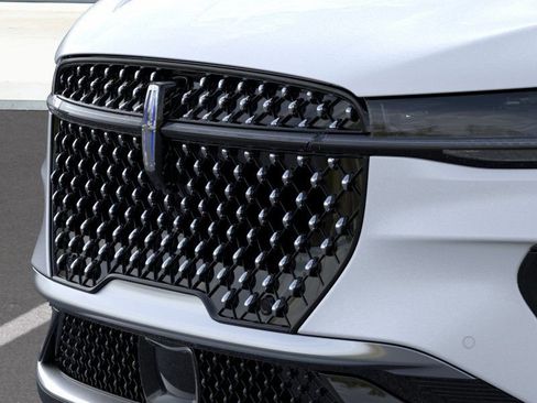 New 2026 Lincoln Nautilus Premier image 17