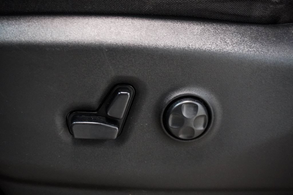 Used 2020 Chrysler Pacifica Touring-L FWD image 7