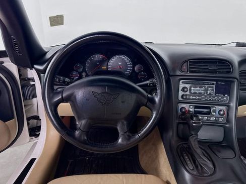 Used 2001 Chevrolet Corvette Coupe w/ Preferred Equipment Group1 RWD image 24