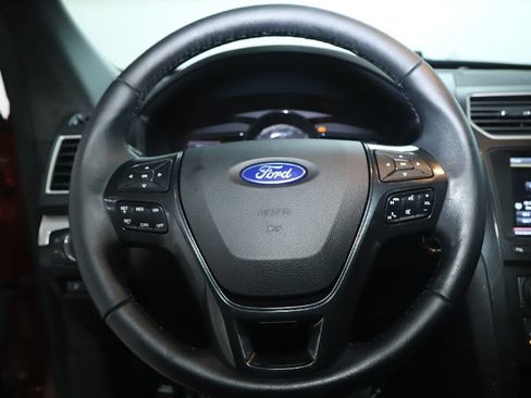 Used 2016 Ford Explorer XLT w/ Equipment Group 202A AWD/4WD image 21