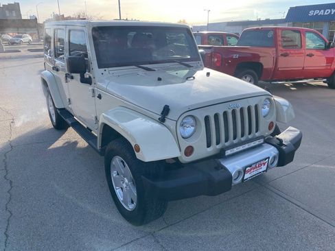 Used 2011 Jeep Wrangler Unlimited Sahara w/ Connectivity Group AWD/4WD image 11