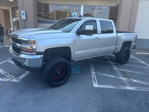 Used 2018 Chevrolet Silverado 1500 LT w/ All Star Edition RWD image 3