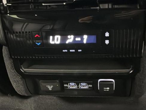 Used 2022 Jeep Wagoneer Series II image 43