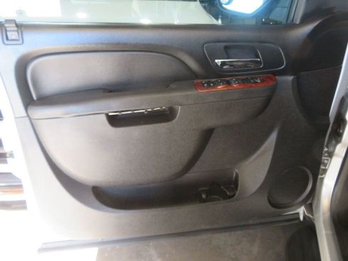 Used 2013 Chevrolet Avalanche LS image 18