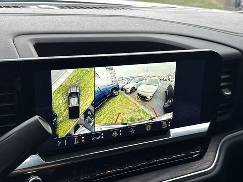 Used 2025 GMC Sierra 2500 SLT w/ SLT Premium Package image 18