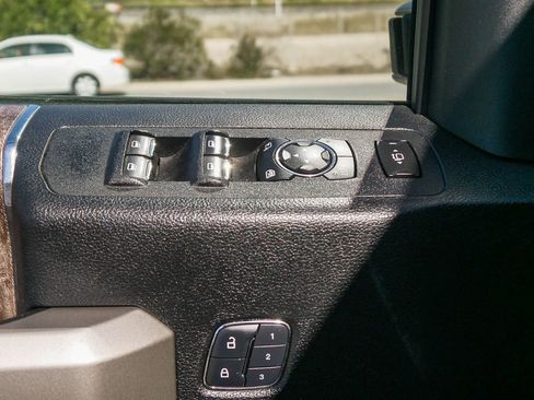 Used 2019 Ford F250 Lariat w/ Lariat Value Package image 19