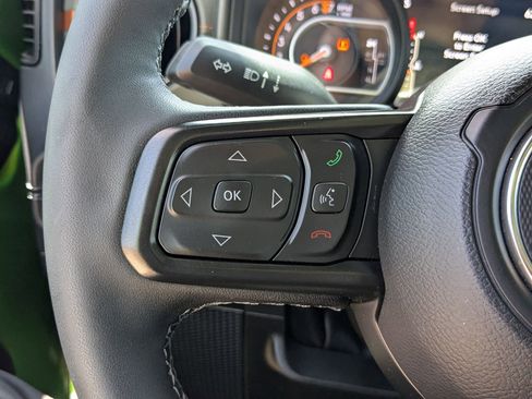 Used 2025 Jeep Gladiator Mojave AWD/4WD image 22