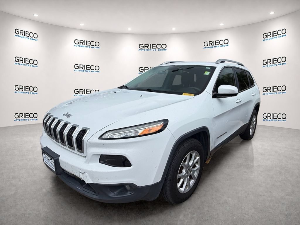 Used 2017 Jeep Cherokee Latitude w/ Cold Weather Group AWD/4WD image 3