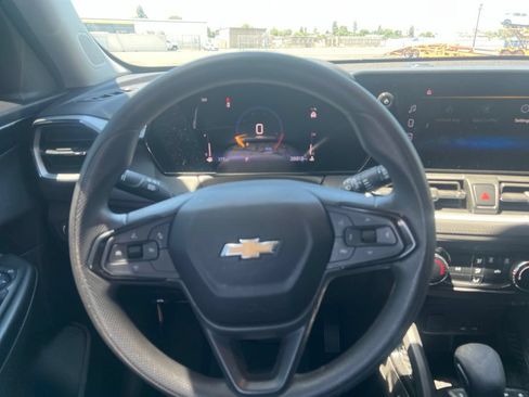 Used 2024 Chevrolet TrailBlazer LS FWD image 17
