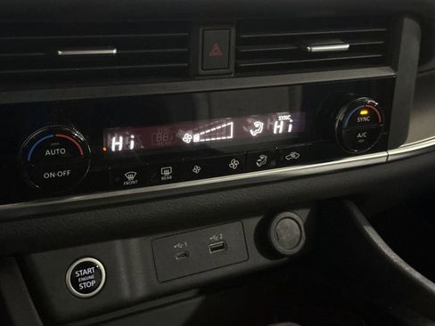 Used 2023 Nissan Rogue SV image 16