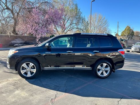 Used 2013 Toyota Highlander Plus w/ Cold Weather Pkg image 2