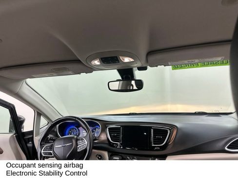 Used 2017 Chrysler Pacifica Touring-L Plus FWD image 23