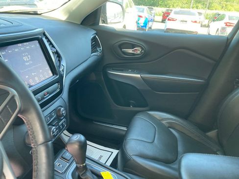 Used 2019 Jeep Cherokee Limited AWD/4WD image 17