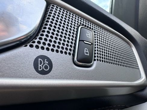 Used 2022 Ford Explorer Limited image 12